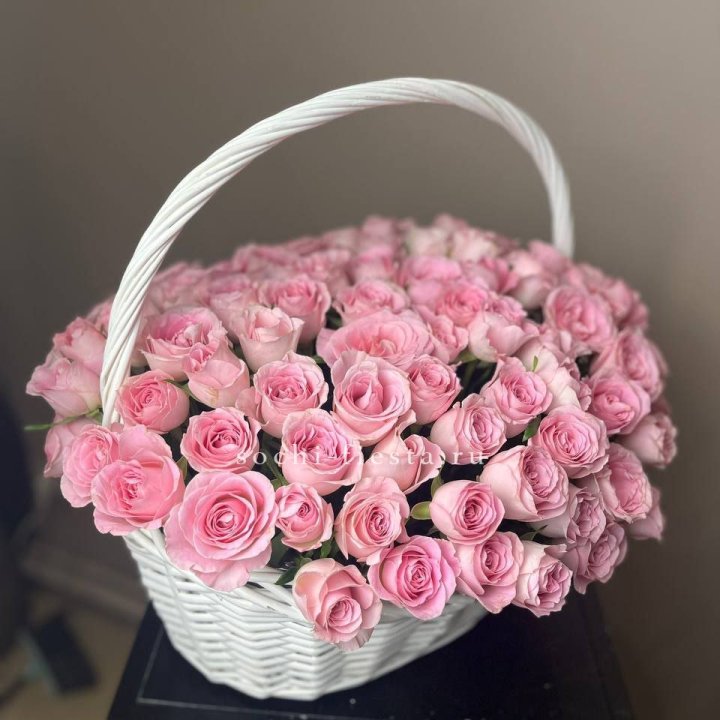 101 розовая роза в корзине в Ижевске