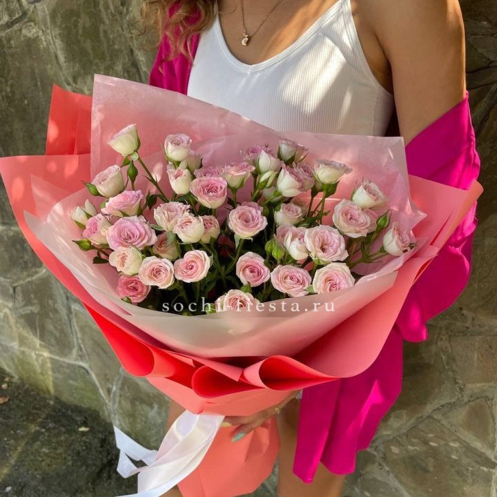 Розовые кустовые розы в Ижевске