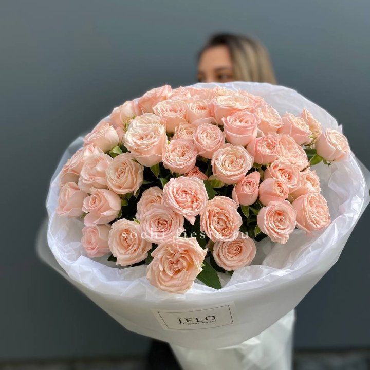 Букет кустовых роз Бомбастик в Ижевске