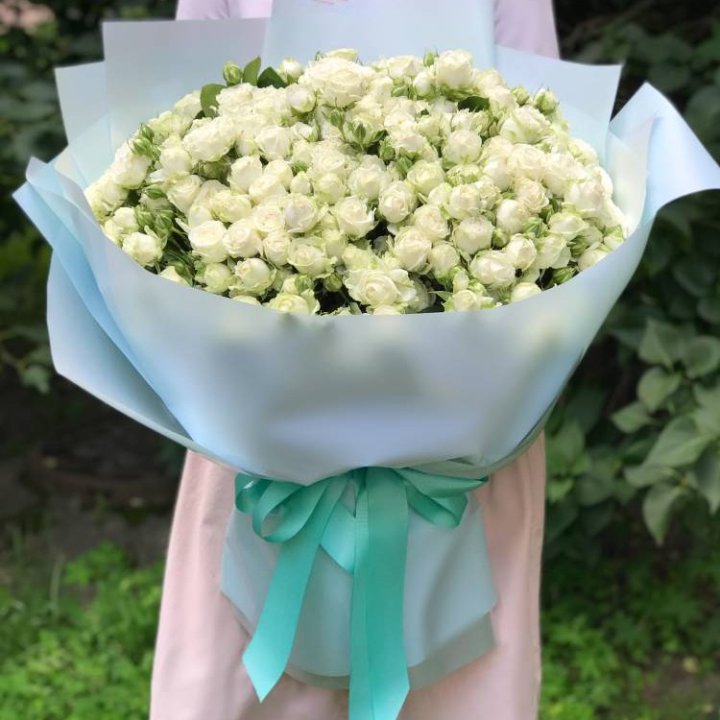 51 белая кустовая роза в Ижевске