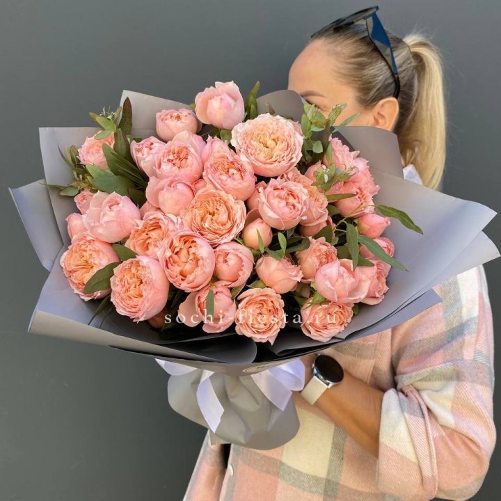 Букет с пионовидными розами "Пивайн" в Ижевске