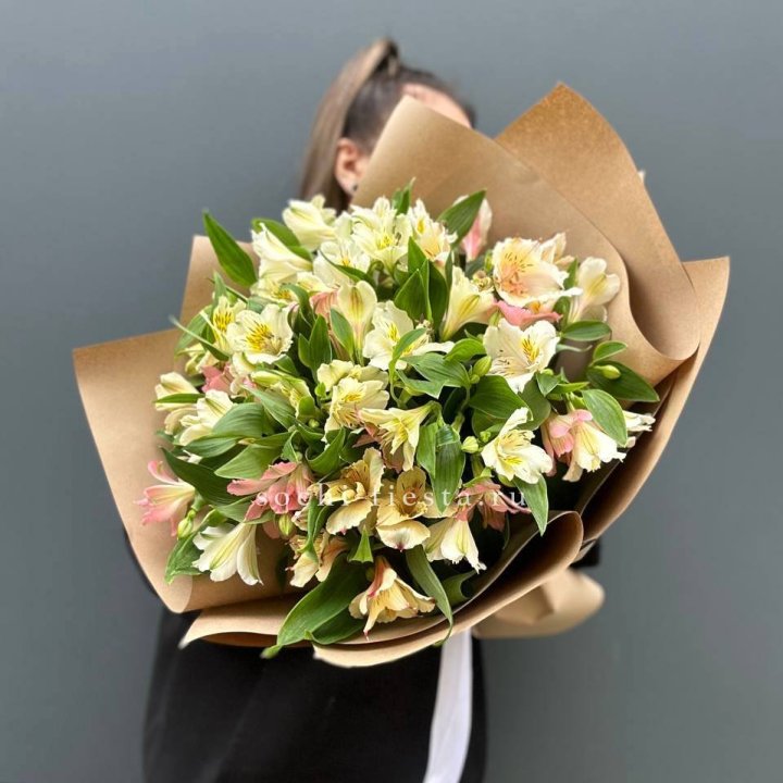 Букет альстромерий в крафте в Ижевске
