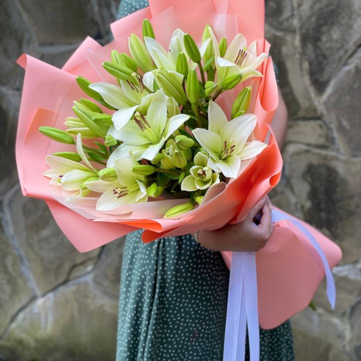 Букет из 7 белых лилий в Ижевске