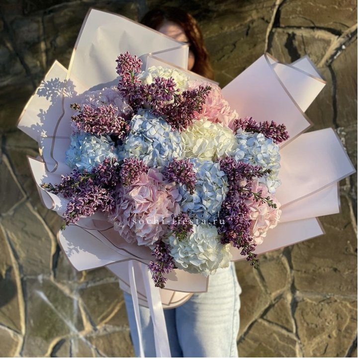 Букет гортензии с сиренью в Ижевске