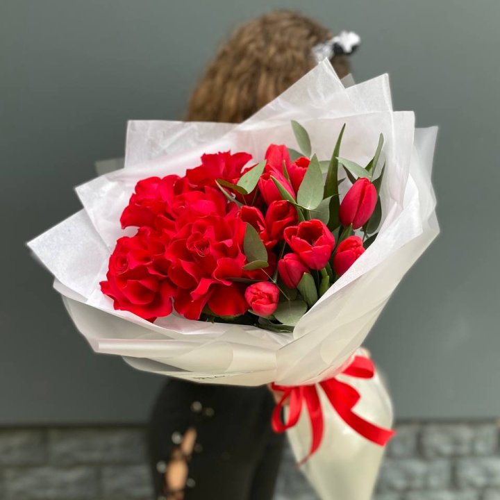 Дуо тюльпаны и розы в Ижевске