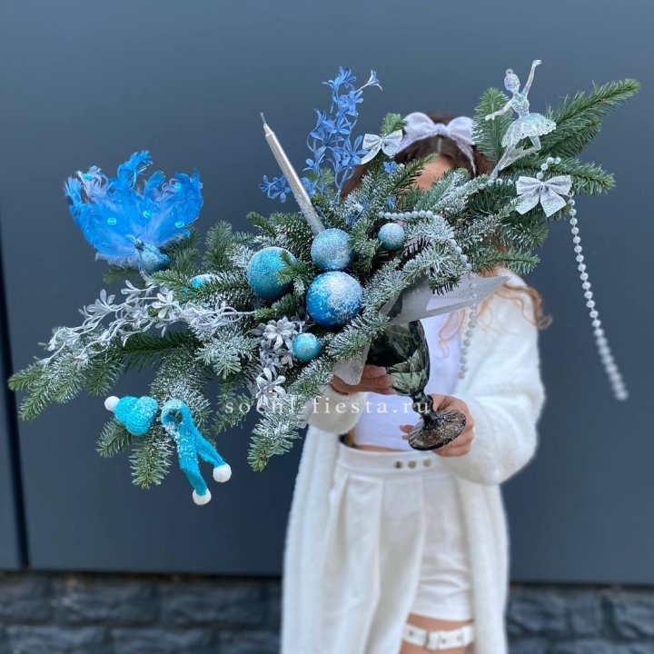 Композиция в бокале голубая в Ижевске