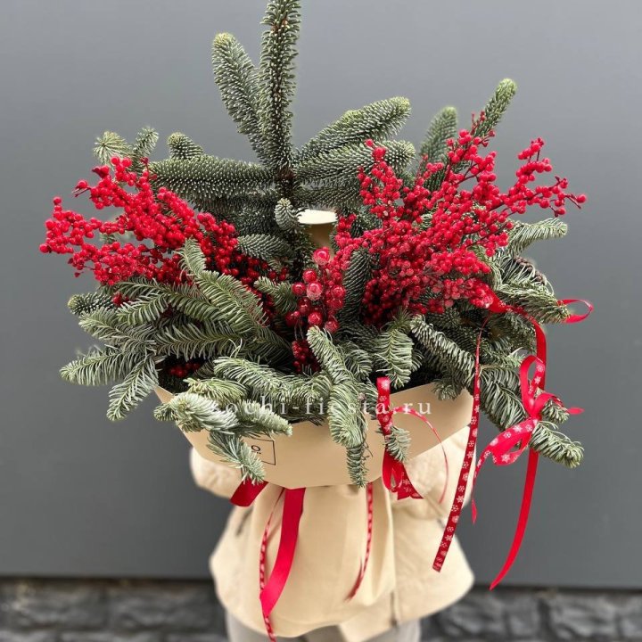 Букет нобилиса и ягод в Ижевске