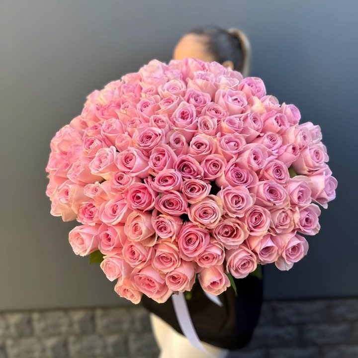 Охапка из 101 розовой розы в Ижевске