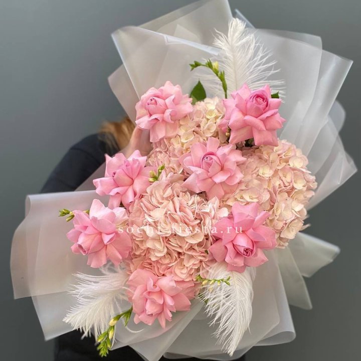  Букет  из гортензий и розовых роз в Ижевске