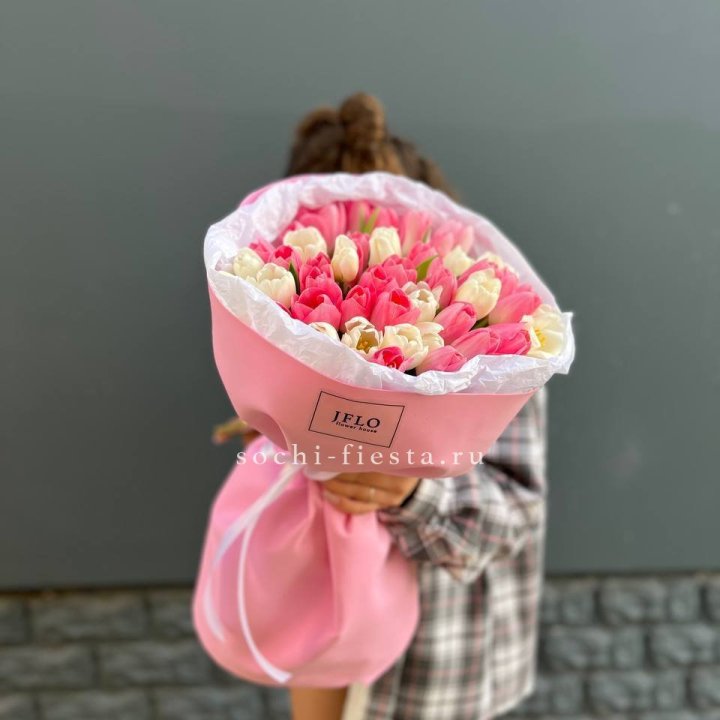 51 бело-розовый тюльпан в Ижевске