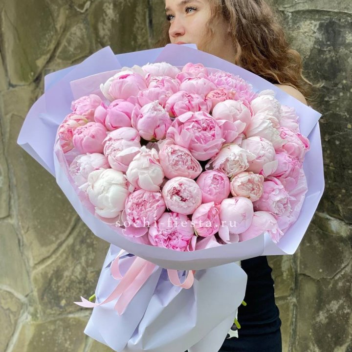 39 нежных пионов в Ижевске