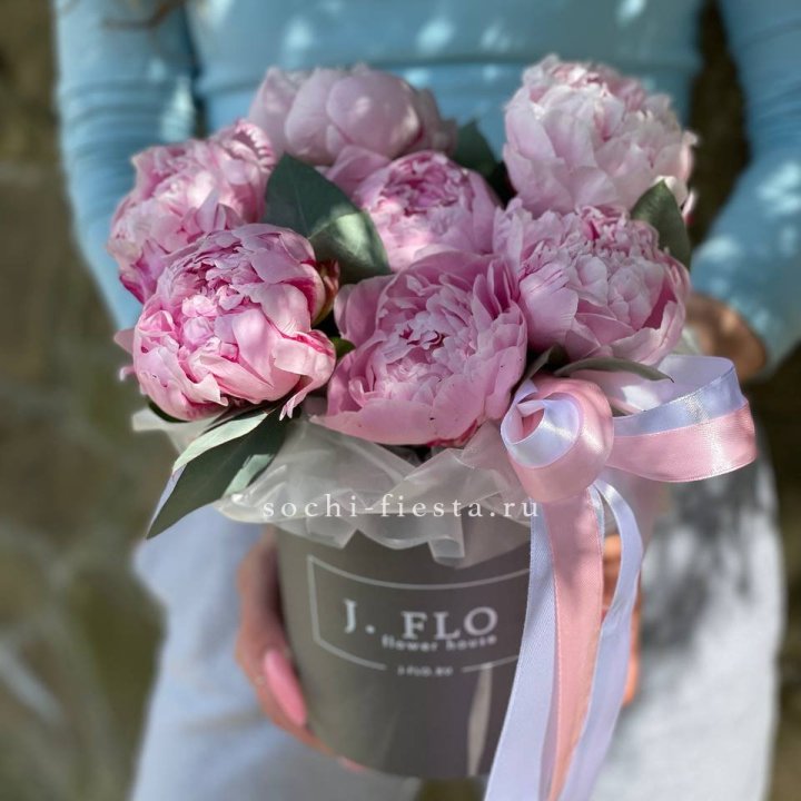 Цилиндр пионов с эвкалиптом в Ижевске