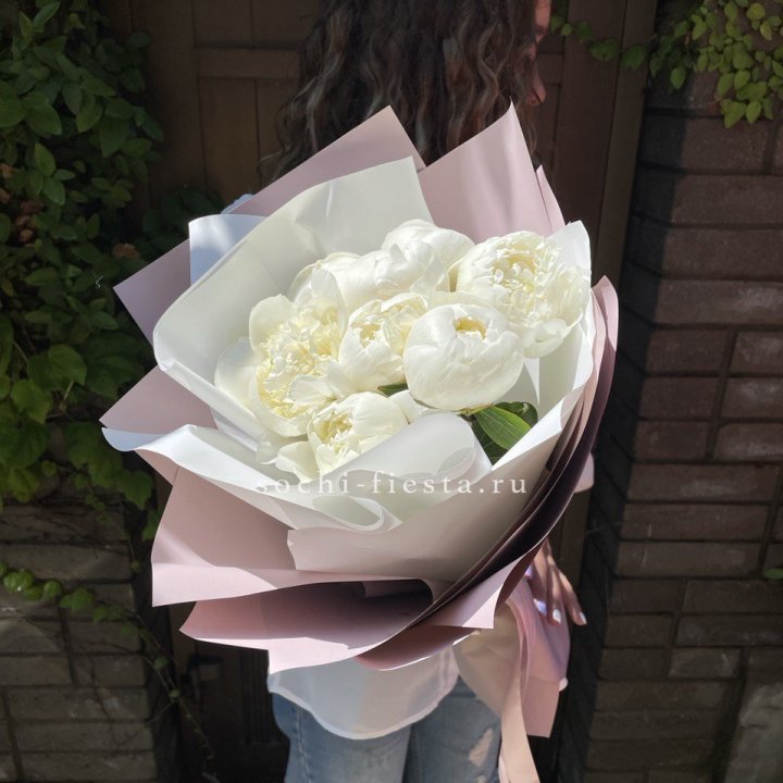 9 белоснежных пионов в Ижевске