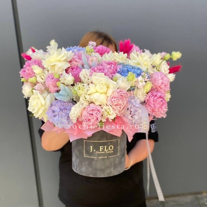 Цилиндр с пионами "Аса" в Ижевске