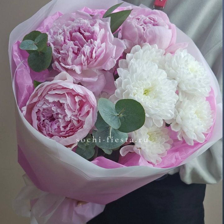  Букет комплимент с пионами в Ижевске