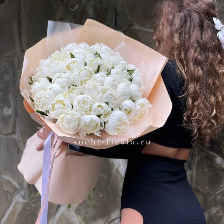 35 белых пион в Ижевске