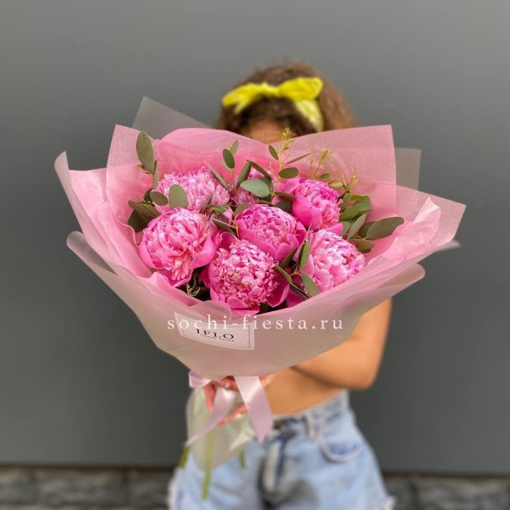 7 ярких пионов в оформлении в Ижевске