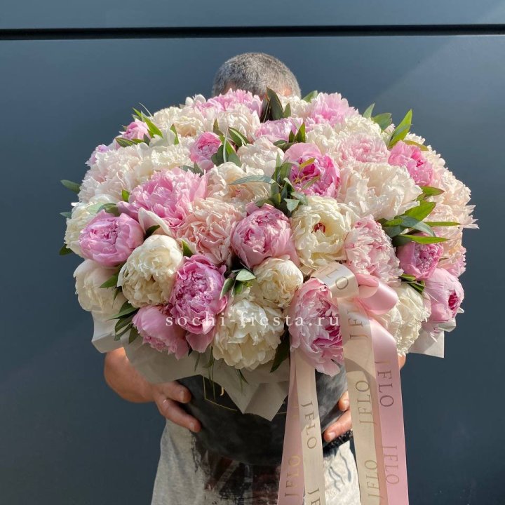 51 пионов в боксе в Ижевске