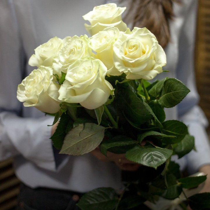 7 белых роз в Ижевске