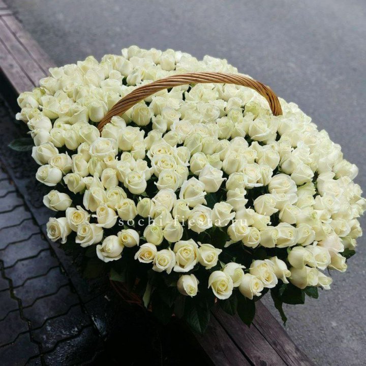 303 розы в корзине в Ижевске