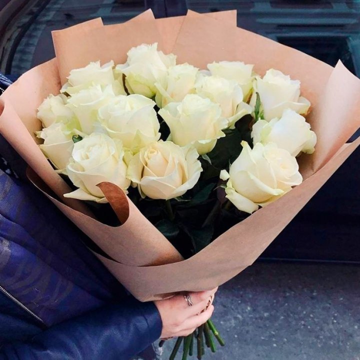 15 белых роз "Крафт" в Ижевске