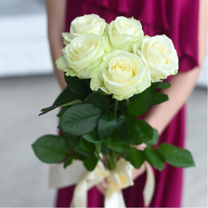 5 белых роз в Ижевске