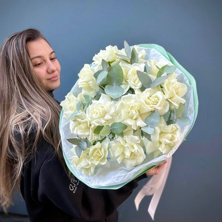 15 Белых французских роз "Ноте бьянка" в Ижевске