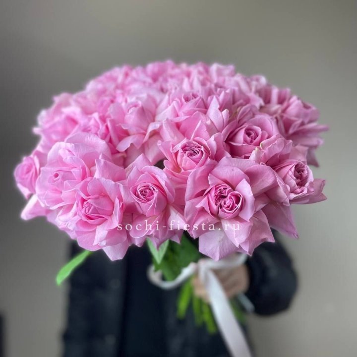 25 розовых французских роз в Ижевске
