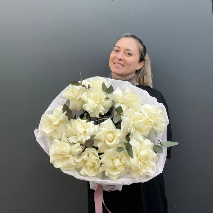 13 Белых французских роз Облако в Ижевске