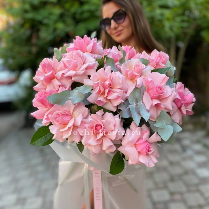 17 Розовых  французских роз в Ижевске
