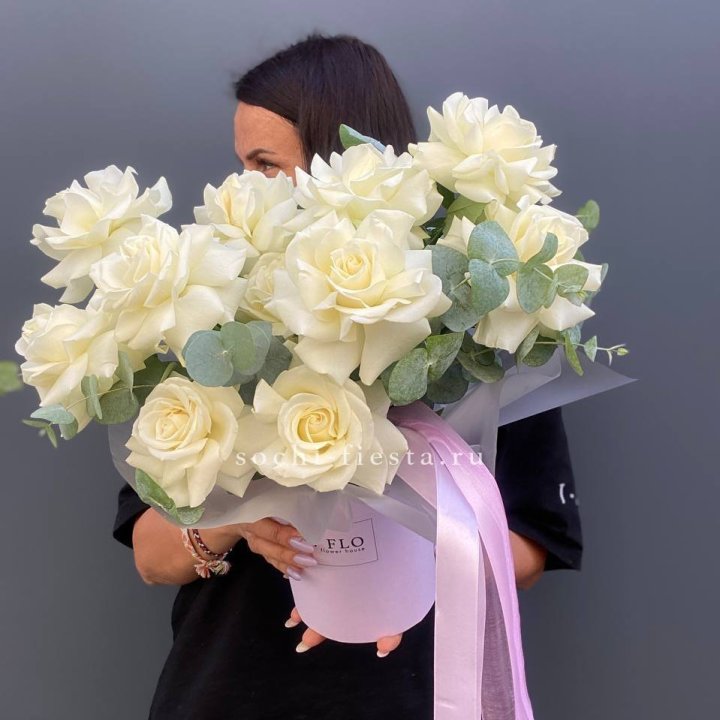 11 Французских белых роз в боксе в Ижевске