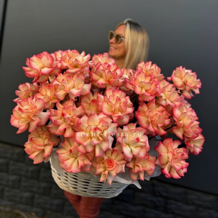 45 французских роз Джумилия в корзине в Ижевске