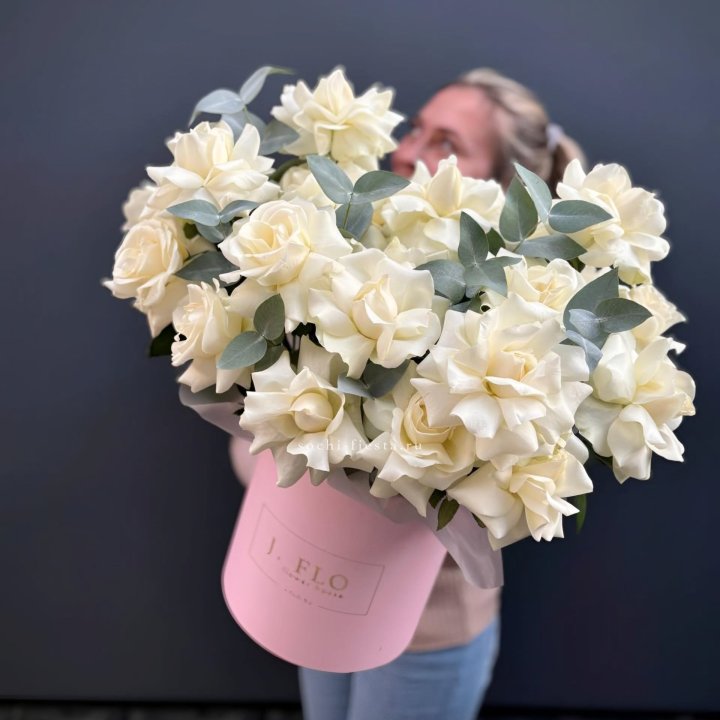 25 Французских белых роз в боксе в Ижевске