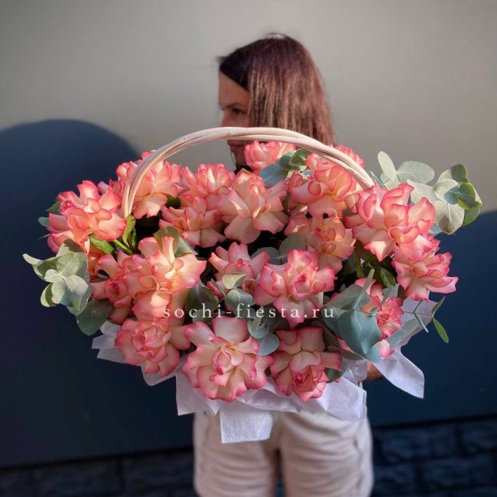 25 Французских роз Джумилия в корзине в Ижевске