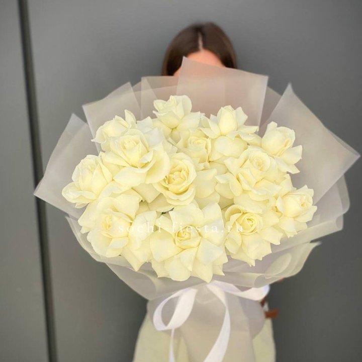 13 белых роз в Ижевске