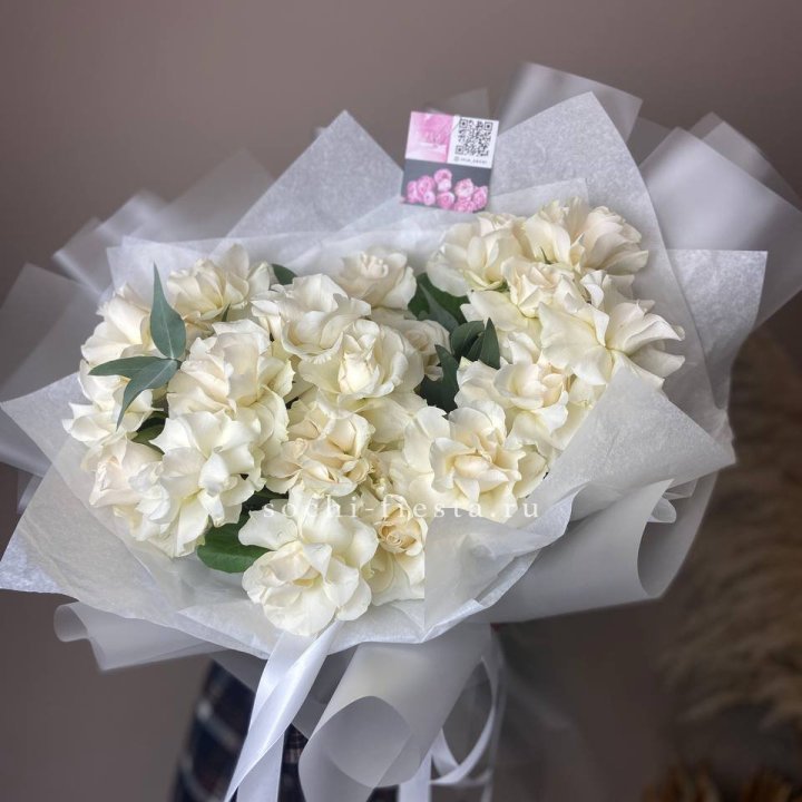 21 французских роз с эвкалиптом в Ижевске