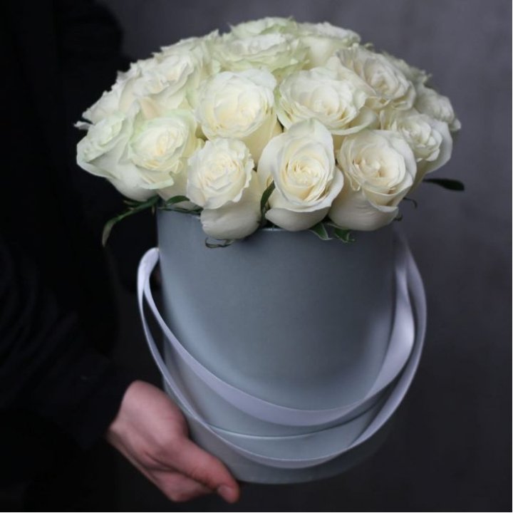 15 белых роз в цилиндре в Ижевске