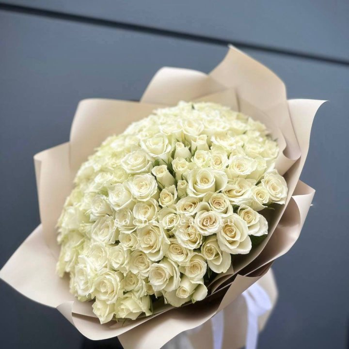 101 белая роза Атена в Ижевске