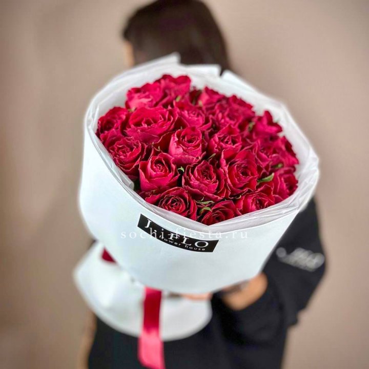 Букет красных роз мадам ред в Ижевске