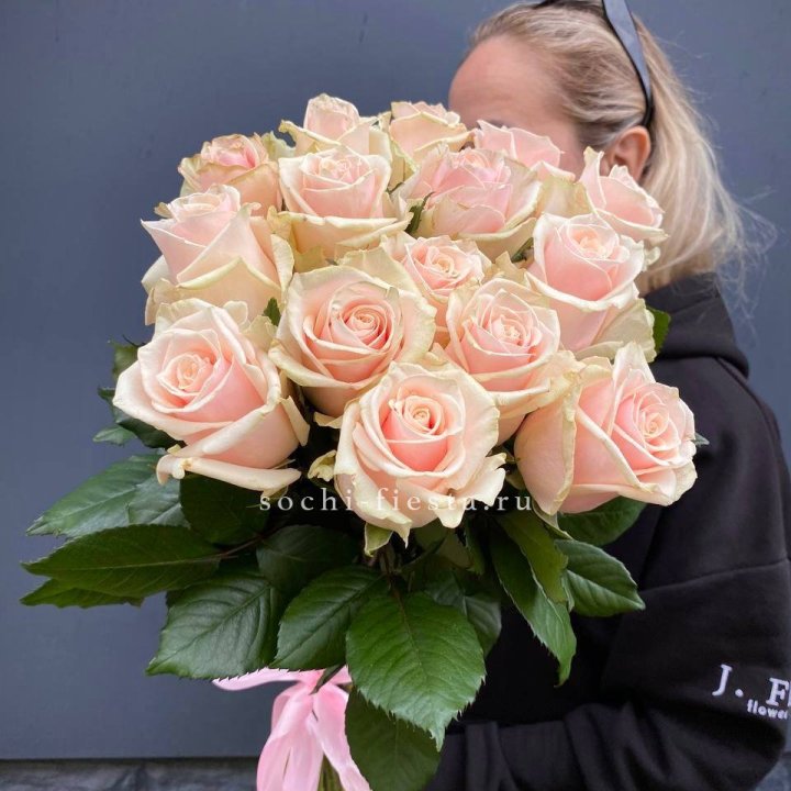 15  кремовых высоких роз в Ижевске