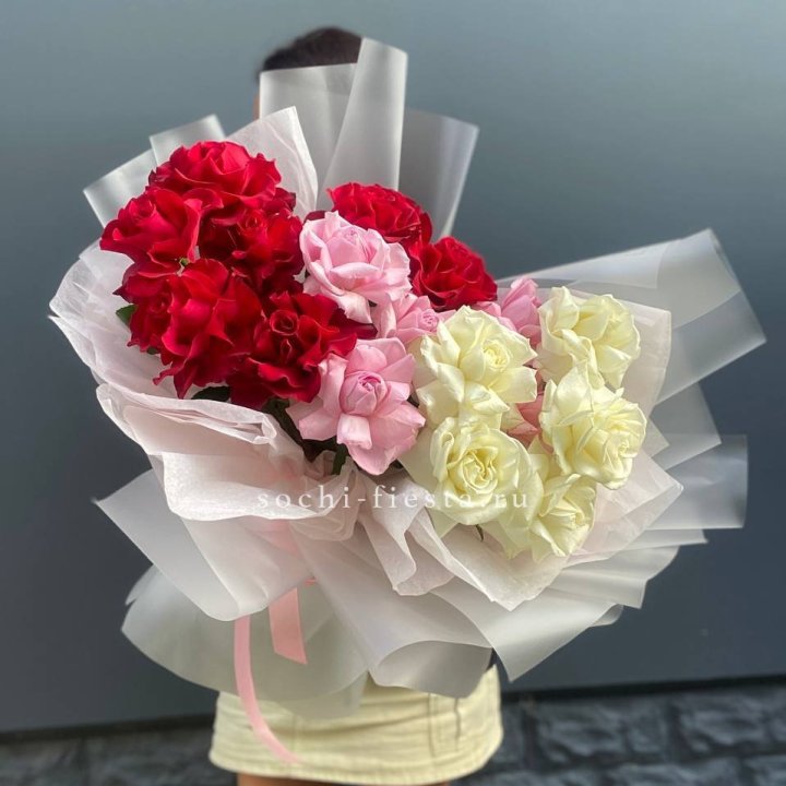 Микс из 17 роз в Ижевске