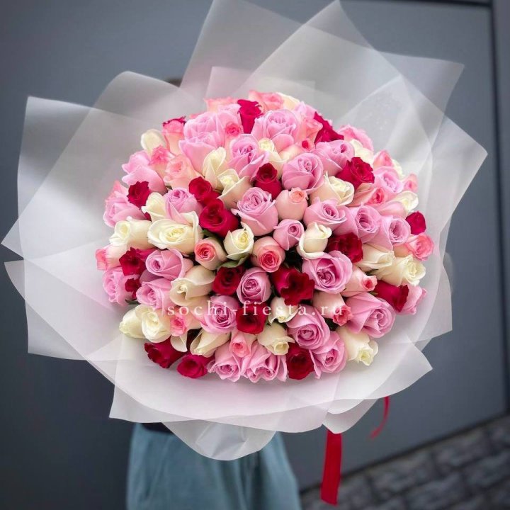 101 разноцветная роза "Карусель" в Ижевске