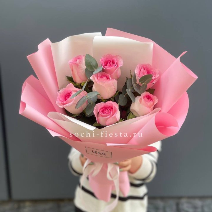 7 роз с эвкалиптом в Ижевске