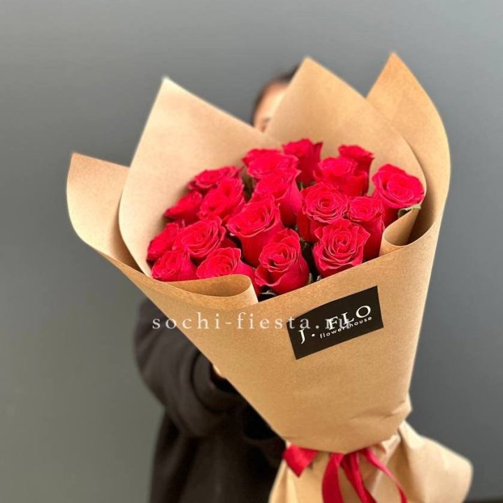 19 красных роз в крафте в Ижевске