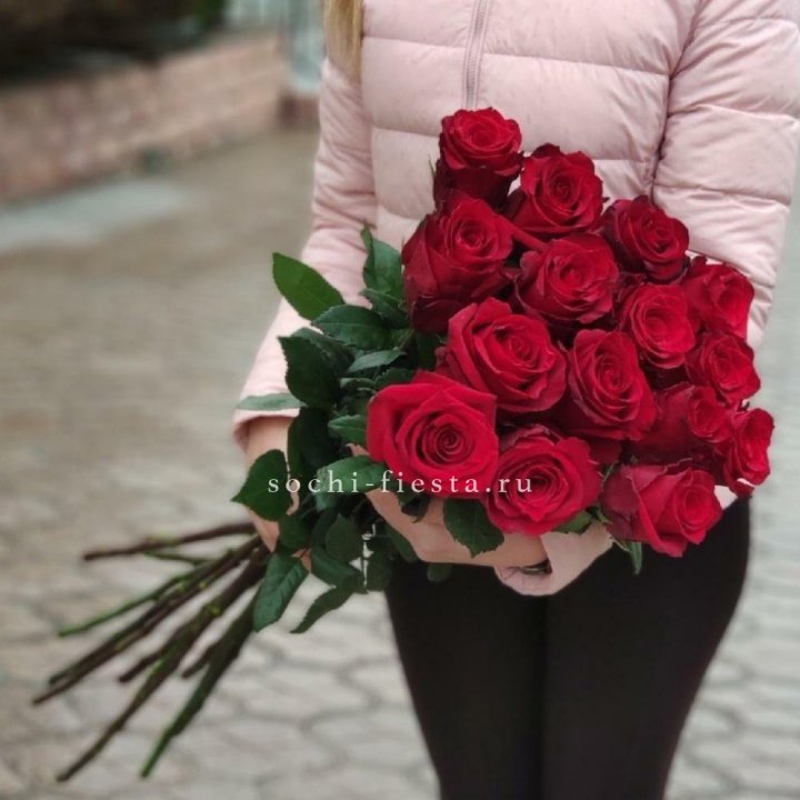 15 высоких красных роз в Ижевске