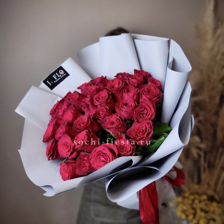 Красные розы 33 шт в Ижевске
