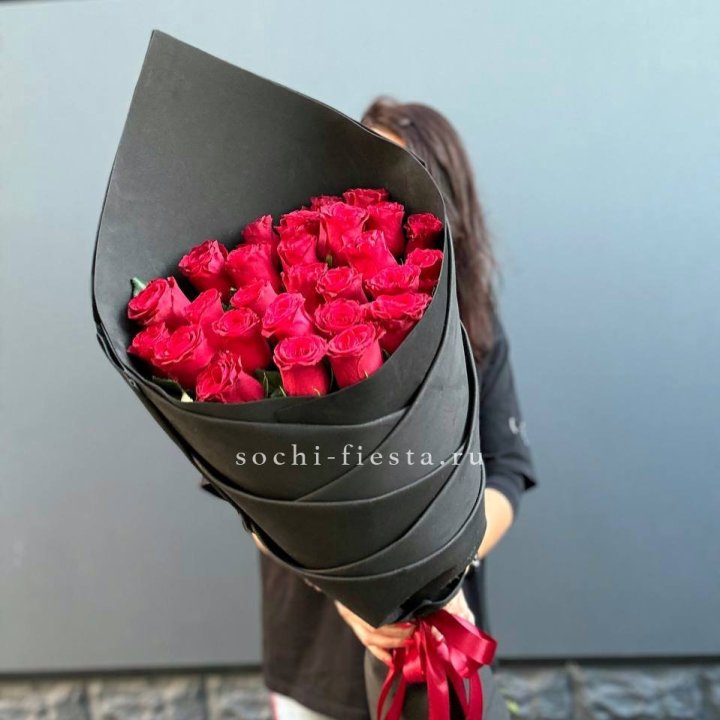 25 высоких красных роз в Ижевске