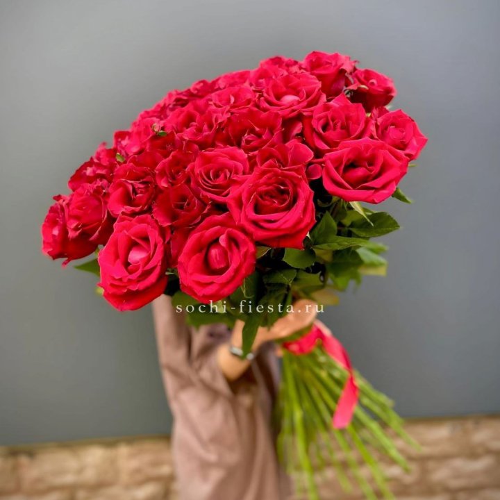 51 высокая красная роза в Ижевске