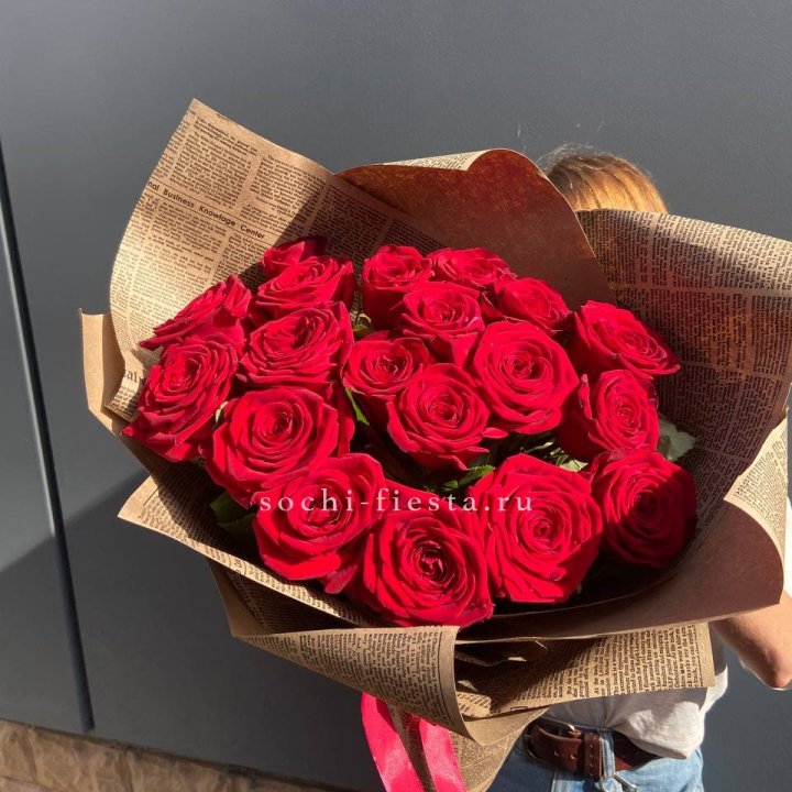 19 красных роз Леди Крафт в Ижевске