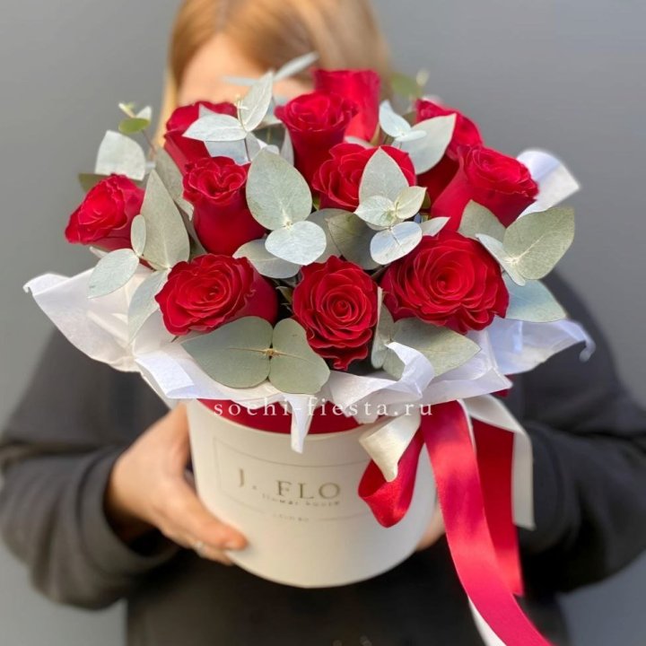 11 роз в шляпной коробке в Ижевске